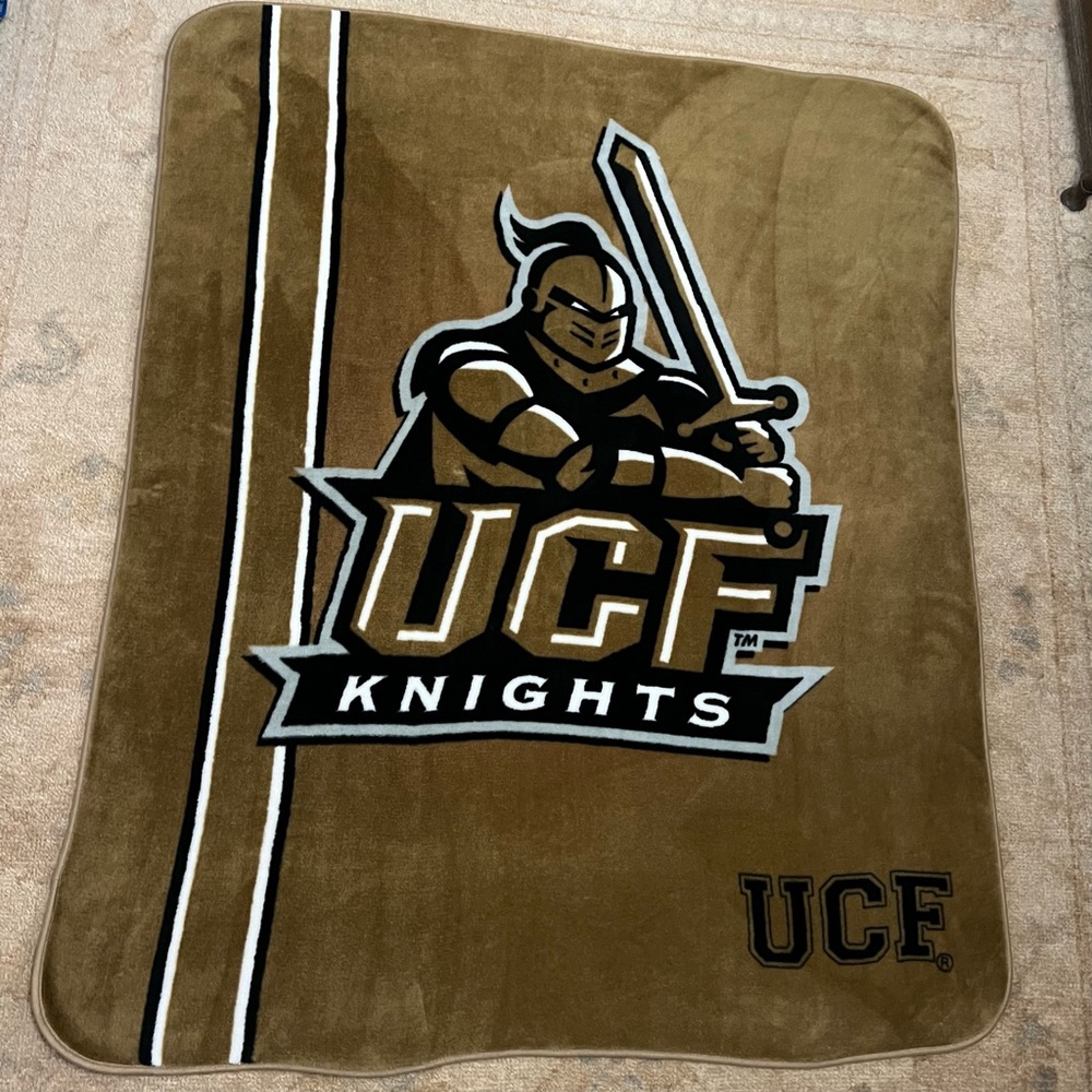 UCF Knights Knightro Graphic Plush Blanket